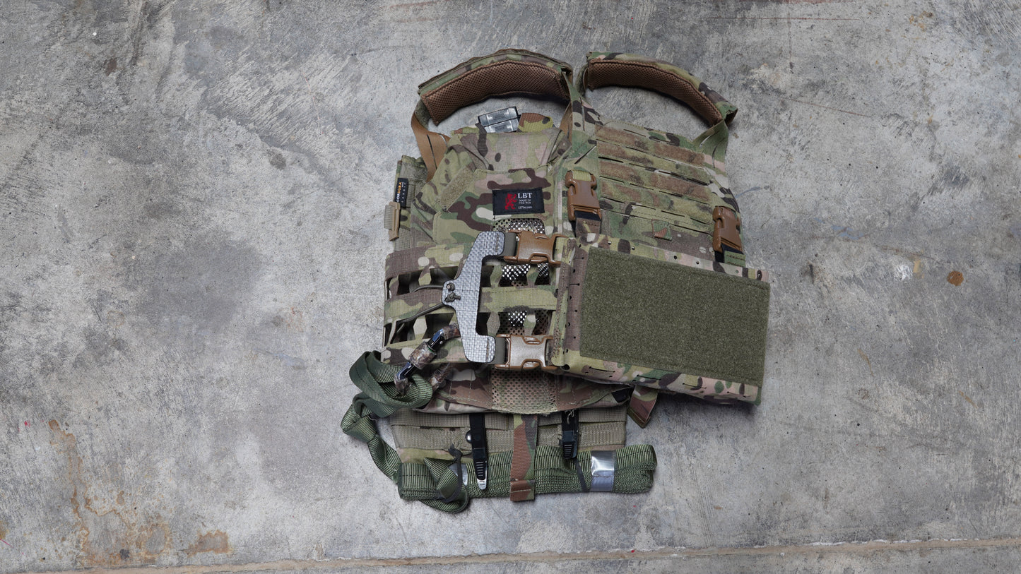 Bungee Placard Retention set by Maneuver Advantage Systems made from Berry-compliant B52 laminate, 6-layer Tegris, and IRR 1/8 inch bungee. Shown on LBT plate carrier.